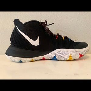 Kyrie X Friends shoes. Size 8 men.